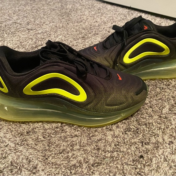 Nike Air Max 720 -size 6 youth, big kids. Fits woman size 8. - Picture 4 of 8